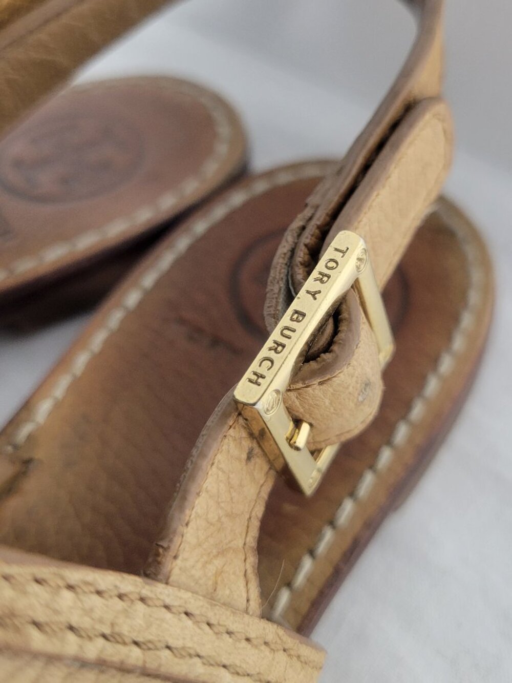 Tory Burch T Logo Leather Thong Sandals Tan Gold Women's Size 9 - Picture 5 of 11